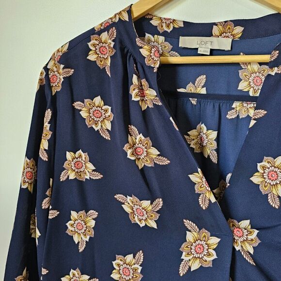 EUC LIKE NEW LOFT MEDALLION FLORAL PRINT SPLIT V NECK LONGSLEEVES TOP SIZE XL - Picture 7 of 16